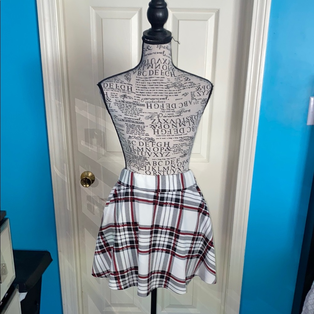 Women’s cute plaid skirt